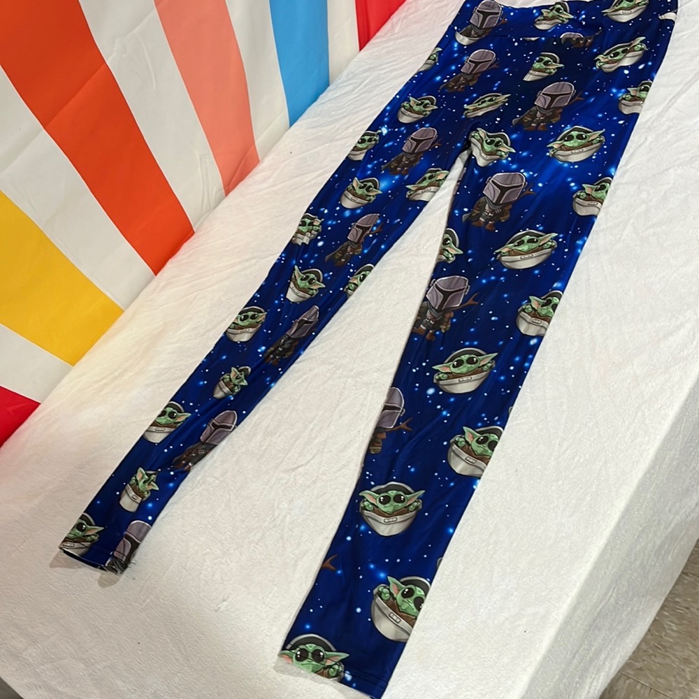 Cute mandolorian leggings